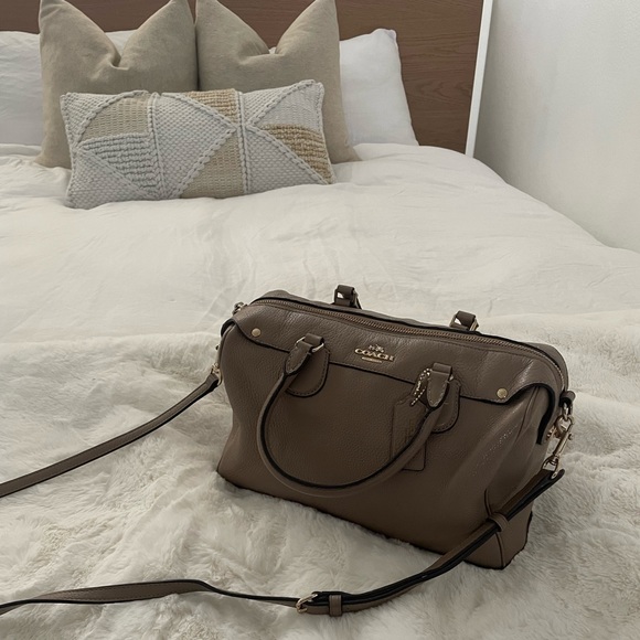 Tan COACH large crossbody bag - Picture 3 of 5